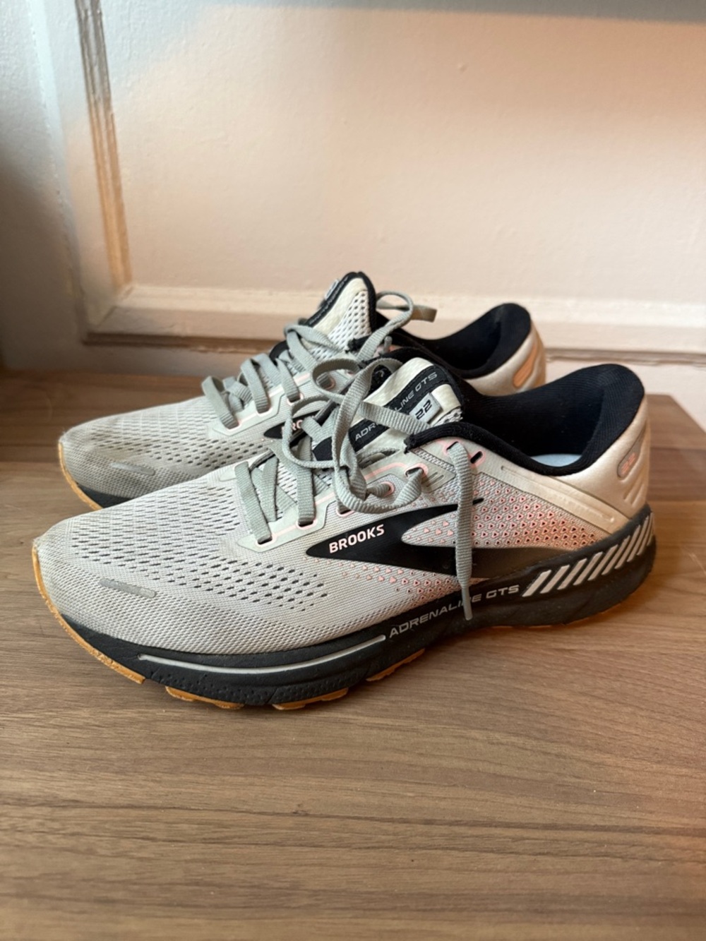 Brooks Adrenaline GTS 22 Running Shoes in Light Gray, Black ,pink & Tan